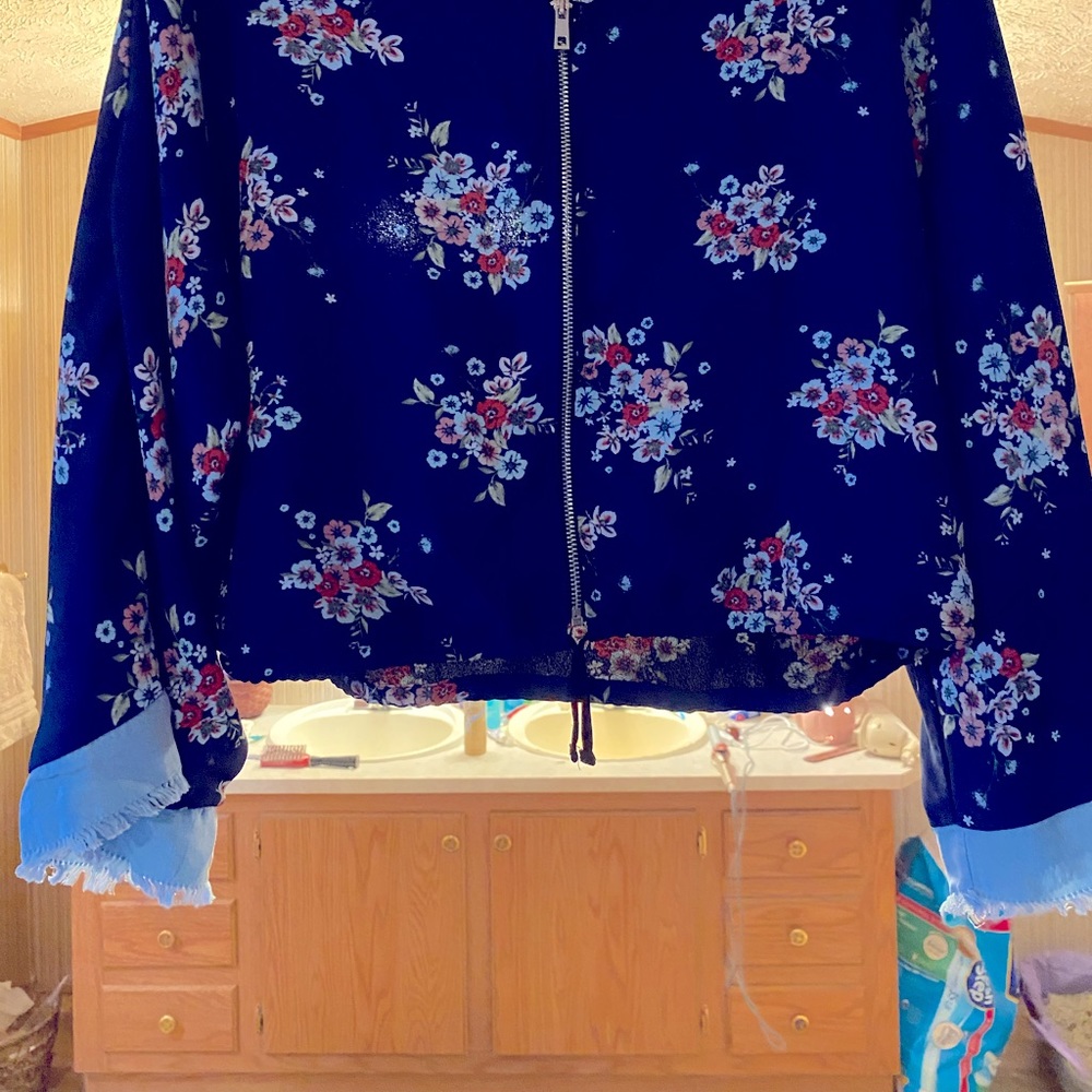 Art class light weight jacket or wear as a shirt with tank underneath